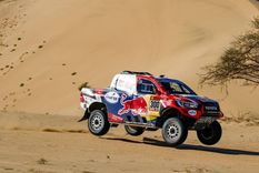 Al-Attiyah, vigente campeón, sufrió varias pinchaduras. Rally Dakar Foto: Rally Dakar
