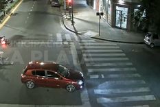 El conductor de la moto no podía levantarse por el impacto del accidente