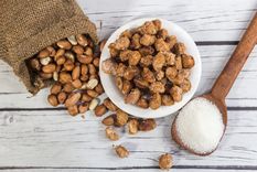 Receta de garrapiñadas de maní caseras: el secreto para que queden crocantes y brillantes.