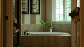 Detalles tradicionales transforman el baño en un espacio cálido y sofisticado.Foto: Pexels. Detalles tradicionales transforman el baño en un espacio cálido y sofisticado.Foto: Pexels.