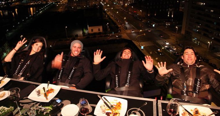 Distendidos y sonrientes: Florencia Torrente, Facundo Pieres, un amigo invitado y Nani Corletto. Foto: Gentileza