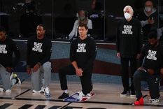 polemica en la nba: ¿por que popovich no se arrodillo durante el himno?