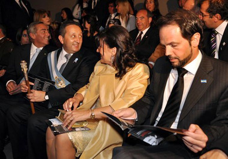 Celso Jaque, muy cerca de Racconto y al lado de Víctor Fayad. Foto: Nacho Gaffuri / MDZ