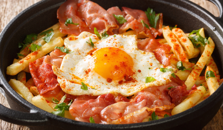 Huevos rotos con jamón: el clásico de la cocina española que debes probar Foto: Shutterstock