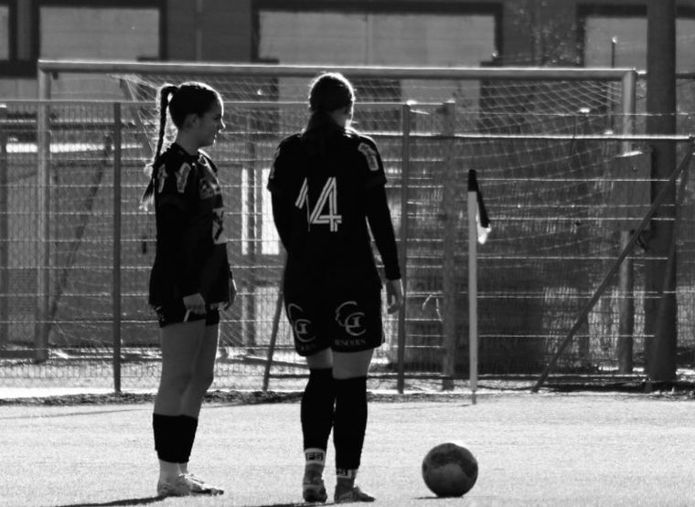 Condenan a exdirectivo del fútbol de Austria por filmar a jugadoras en los vestuarios.