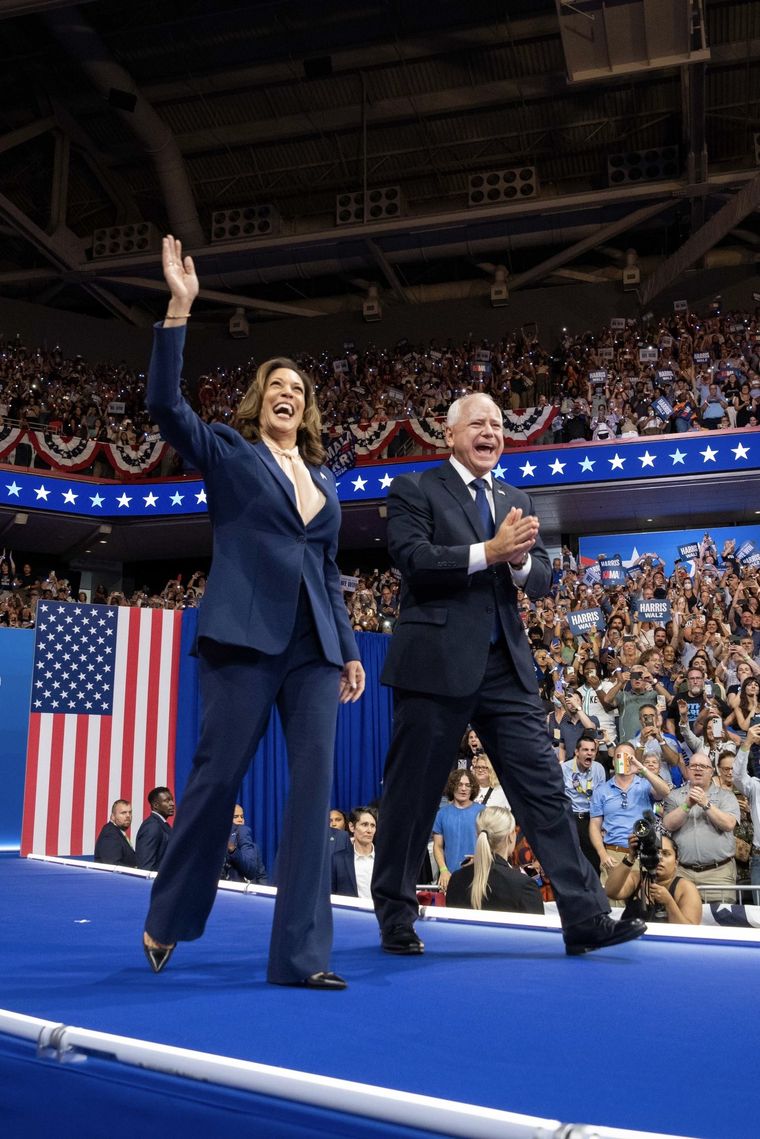 Kamala Harris aprovecha para continuar con su campaña electoral Foto: X/@Tim_Walz