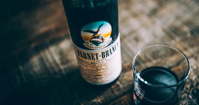 La Aduana subastará a través del Banco Ciudad más de 500 botellas de Fernet, Aperol y Campari. Foto: Fernet Branca