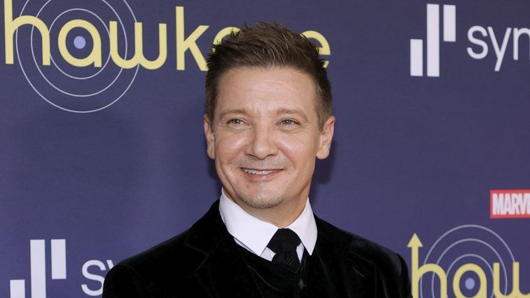 Foto: https://www.telemundo.com/entretenimiento/latinx-now-espanol/famosos/como-esta-jeremy-renner-tras-accidente-en-nieve-asi-su-salud-rcna63925