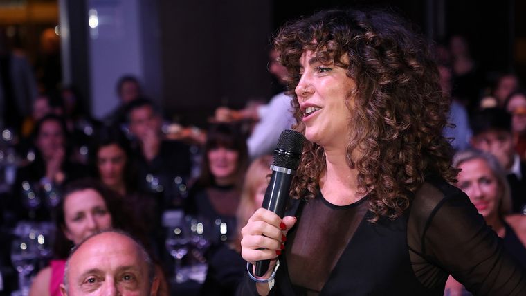 La sommelier y conductora de La sommelier y conductora de