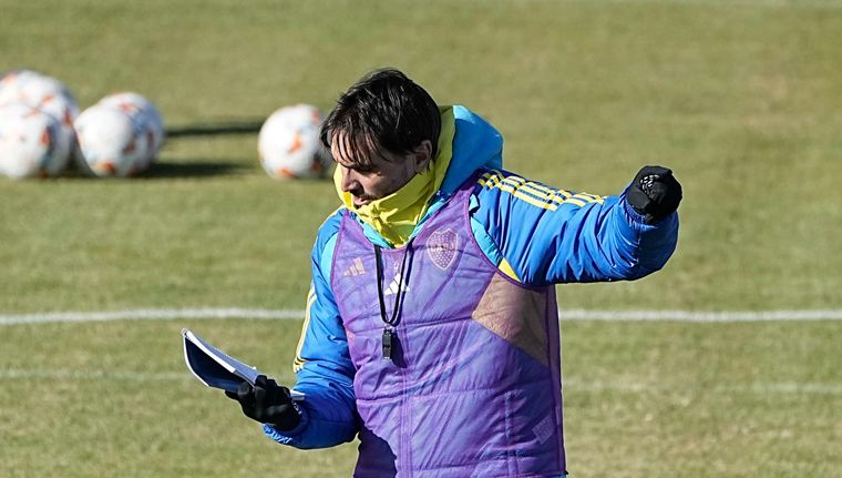 Diego Martínez pidió un refuerzo para la banda derecha y desde el club ya están haciendo sondeos por un jugador. Foto: Prensa Boca