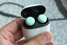 Los Pixel Buds Pro 2 estrenan una función que muestra la batería de cada auricular y del estuche por separado.