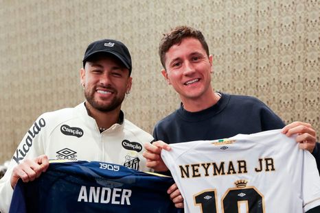Crece el rumor de la posible llegada de Neymar a Boca. Crece el rumor de la posible llegada de Neymar a Boca.