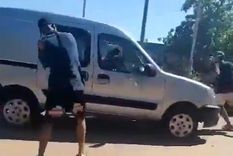 El utilitario de la víctima quedó completamente destruido. Foto: Captura de video