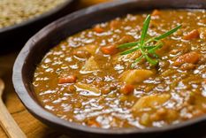 Lentejas, chorizo, y más. Foto: deliciosi.com