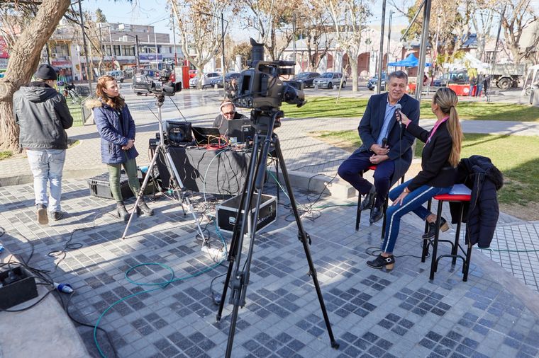Daniel Orozco en la primera transmisión de su canal de TV.
