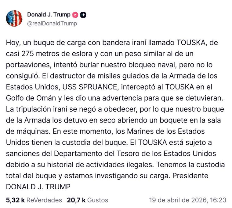 El presidente Donald Trump anunció a través de su cuenta en su red social Truth el ataque y confiscación de un buque iraní que intentaba burlar el bloqueo naval de Estados Unidos. El presidente Donald Trump anunció a través de su cuenta en su red social Truth el ataque y confiscación de un buque iraní que intentaba burlar el bloqueo naval de Estados Unidos.