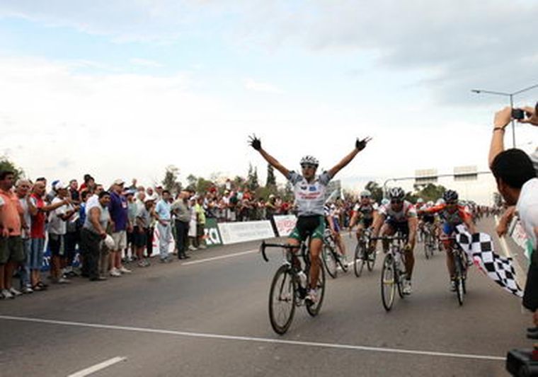 Clara. Así fue la definición de la segunda etapa. Lucas Haedo fue el vencedor. Foto: Nacho Gaffuri