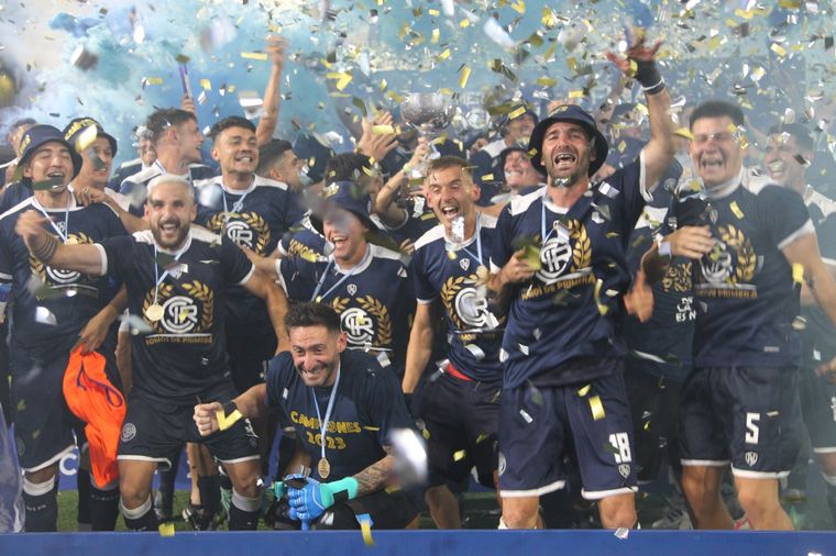 La Lepra ascendió tras ser campeón de la Primera Nacional 2023. Foto: NA