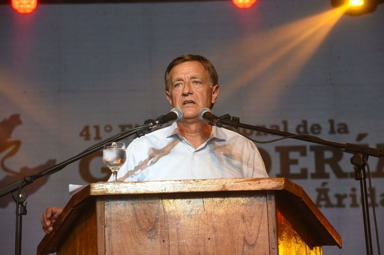 Rodolfo Suarez y el resto de los gobernadores se quejan por la inequidad en los subsidios.