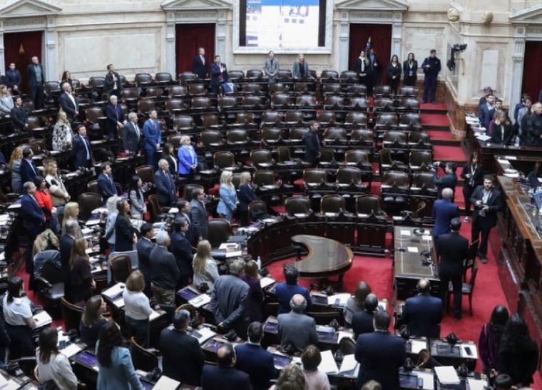 Bloques opositores negocian por los tirar abajo los vetos a cuatro leyes.