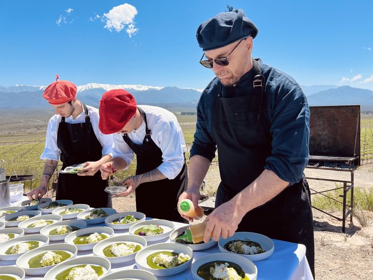 Germán Martitegui inauguró los almuerzos de Proyecto Tierra en el Valle de Pedernal. Foto: Juan Cruz Pinto
