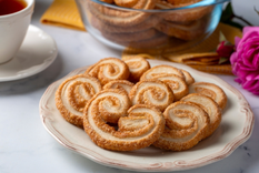 El clásico más simple: receta de palmeras de hojaldre paso a paso.