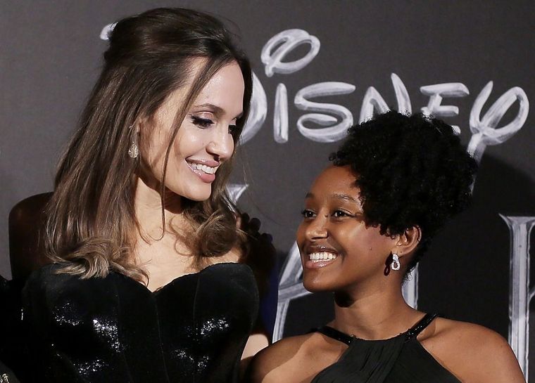 Angelina Jolie junto a su hija  Zahara Jolie-Pitt. Foto: Instagram