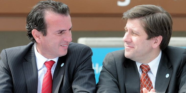 El gobernador Pérez y su ministro de Hacienda, Marcelo Costa. Foto: Pachy Reynoso/MDZ