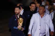 Messi y Chiqui Tapia luego de la consagración en Qatar. Foto: EFE
