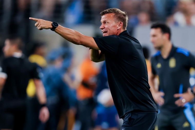 Jesse Marsch se mostró molesto en el entretiempo. Foto: EFE