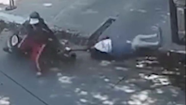 Un motochorro arrastró a una monja en Córdoba y la dejó noqueada en la calle.