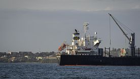 Un buque petrolero navegando en el Lago de Maracaibo, Venezuela.