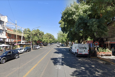 le ofrecieron bolsas de residuos y le robaron el celular en un cafe de ciudad