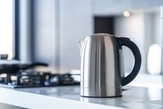 El truco viral para eliminar el sarro del hervidor eléctrico El hervidor eléctrico es una facilidad para la cocina. Foto: Shutterstock