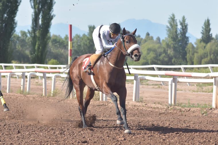 Tempano Sam fue el mejor del clásico largo. Foto: Foto gentileza José Maluf