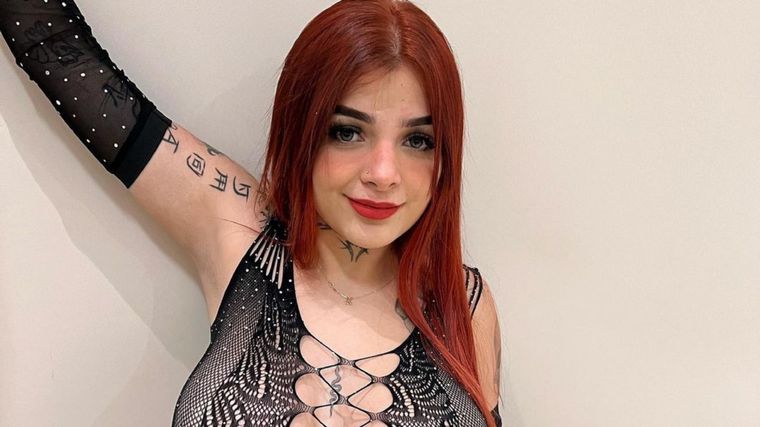 Karely Ruiz lleva la blusa abierta y derrocha sensualidad Karely Ruiz es una modelo e influencer mexicana. Foto: @karelyruiz