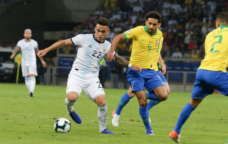 La Selección argentina no ganó nunca un partido oficial ante Brasil como visitante Foto: AFA