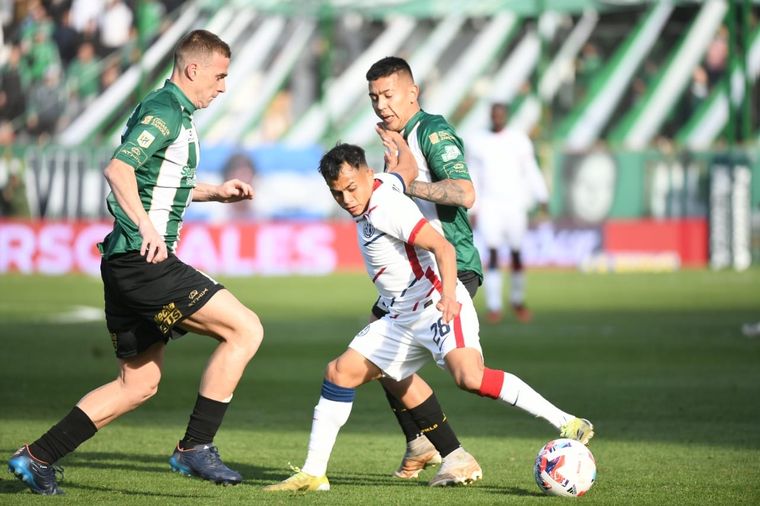 San Lorenzo y Banfield, frente a frente en el Florencio Sola por la octava fecha.
