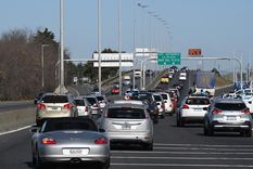 Con el asueto administrativo, muchos aprovechan el fin de semana largo y las fiestas Foto: Télam Con el asueto administrativo, muchos aprovechan el fin de semana largo y las fiestas Foto: Télam