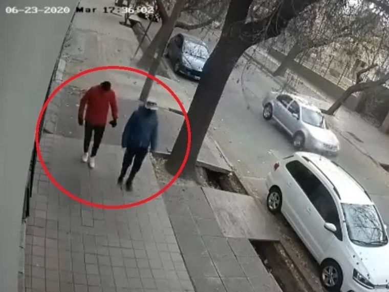 No son Los ladrones se manejan en autos veloces y se las saben todas.