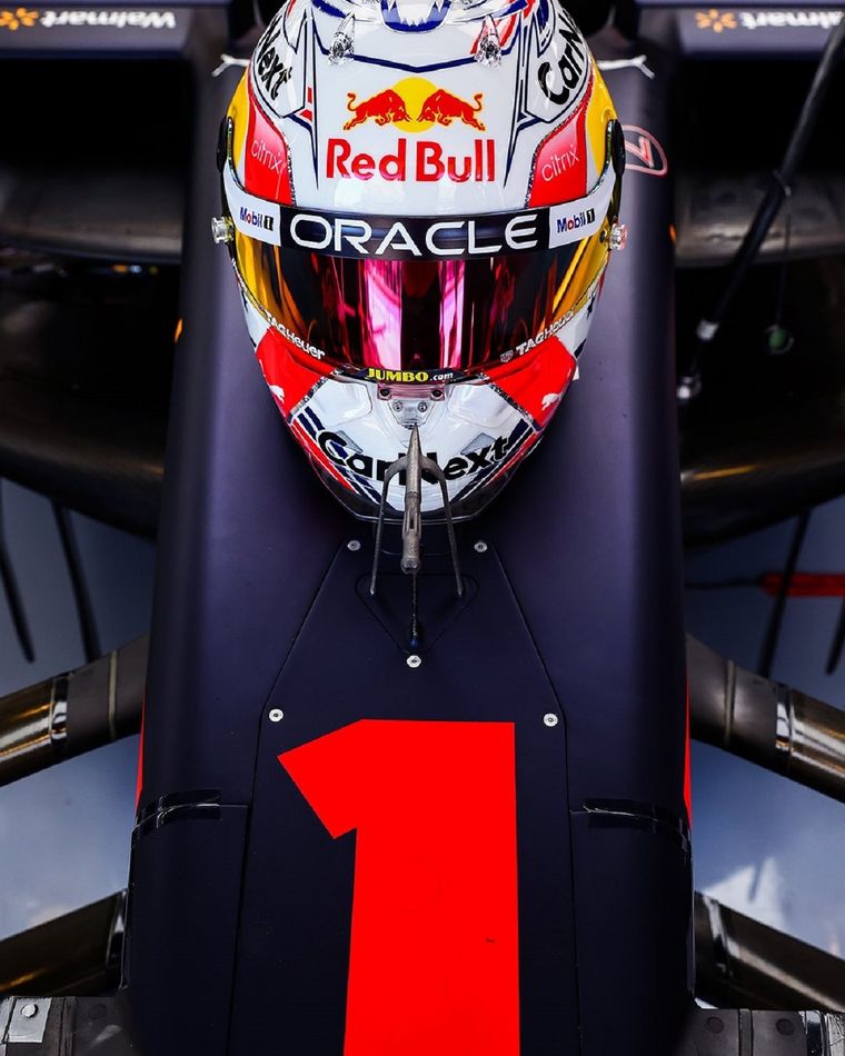 Red Bull presentó su nuevo auto. Foto: @redbullracing