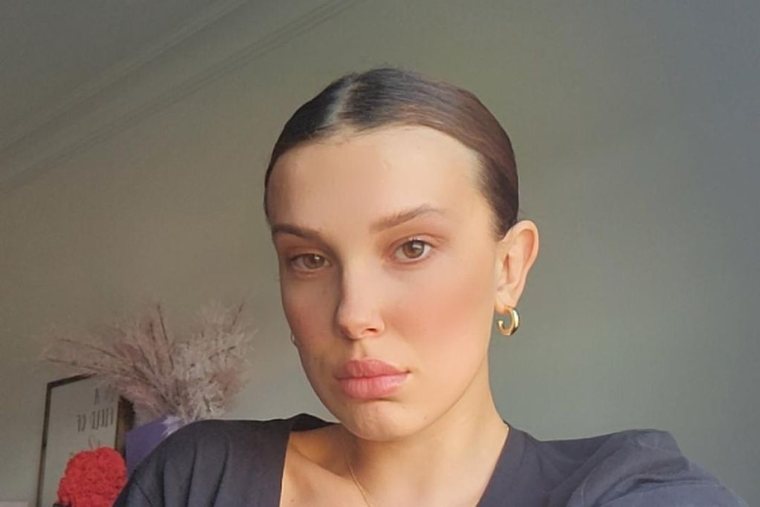 MILLIE BOBBY BROWN CASI BAJA LOS BRAZOS. ESTUVO A PUNTO DE RENUNCIAR A SER ACTRIZ Y STRANGER THINGS LE CAMBIÓ LA VIDA.