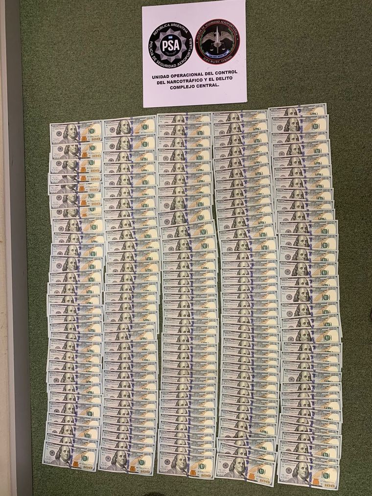 Parte del dinero que le encontraron a la banda Foto: PSA