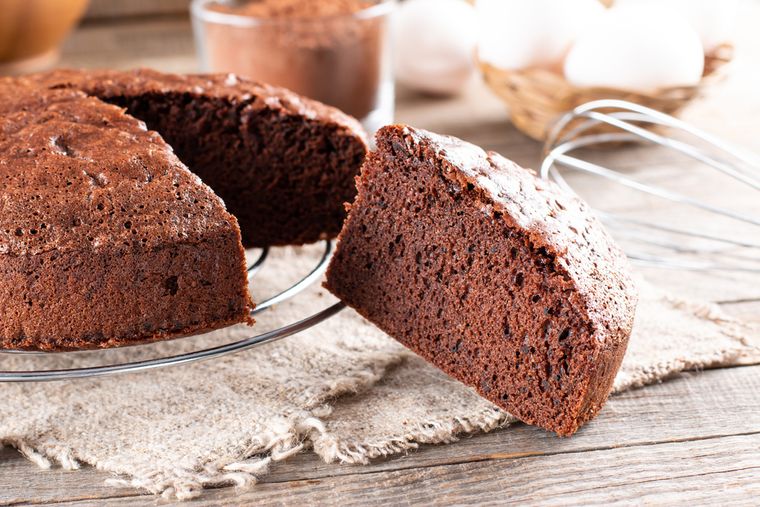 Receta de bizcochitos húmedos con glaseado de cardamomo.