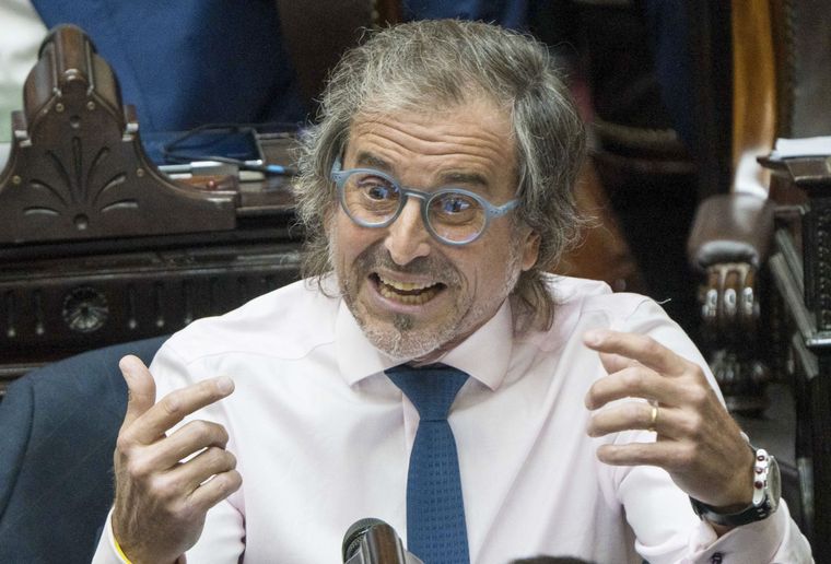 Bertie Benegas Lynch en la Cámara Baja, donde el oficialismo buscara lograr la media sanción de los proyectos de Presupuesto 2026, Ley de Inocencia Fiscal y la regla fiscal y monetaria, tras salir airoso en la primera batalla por los dictámenes Bertie Benegas Lynch en la Cámara Baja, donde el oficialismo buscara lograr la media sanción de los proyectos de Presupuesto 2026, Ley de Inocencia Fiscal y la regla fiscal y monetaria, tras salir airoso en la primera batalla por los dictámenes