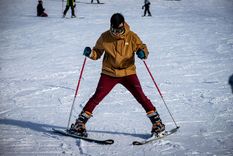 En las vacaciones de invierno se pueden hacer algunas actividades exclusivas, como esquiar. ¿Qué preferís? Foto: Telam