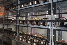 Los equipos que conforman una granja minera consumen una alta cantidad de energía y se venden por altas sumas de dinero