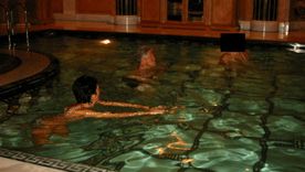 La imagen de Clinton junto a Maxwell estaba entre los documentos difundidos por el Departamento de Justicia.