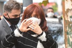 Cristina Kirchner tuvo un gesto con el pintor peronista Daniel Santoro que se prestó para la polémica Cristina Kirchner tuvo un gesto con el pintor peronista Daniel Santoro que se prestó para la polémica