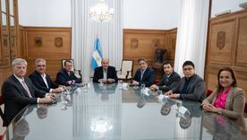 El jefe de Gabinete, Guillermo Francos, el vicejefe de Gabinete del Interior, Lisandro Catalán, y el secretario de Hacienda, Carlos Guberman, junto con los gobernadores Raúl Jalil (Catamarca), Ignacio Torres (Chubut), Sergio Ziliotto (La Pampa), Claudio Vidal (Santa Cruz) y la vicegobernadora de Córdoba, Myrian Prunotto. El jefe de Gabinete, Guillermo Francos, el vicejefe de Gabinete del Interior, Lisandro Catalán, y el secretario de Hacienda, Carlos Guberman, junto con los gobernadores Raúl Jalil (Catamarca), Ignacio Torres (Chubut), Sergio Ziliotto (La Pampa), Claudio Vidal (Santa Cruz) y la vicegobernadora de Córdoba, Myrian Prunotto.